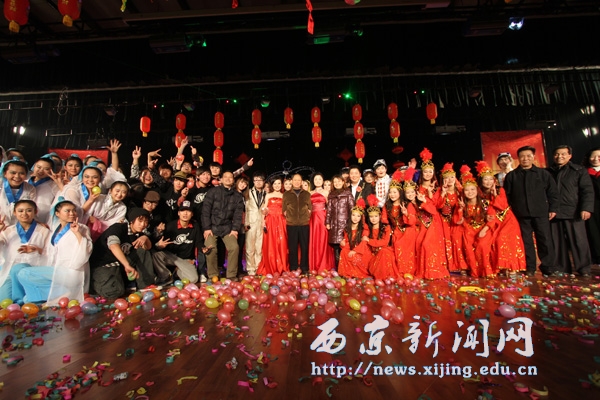 迎新年，庆元旦文艺晚会举行