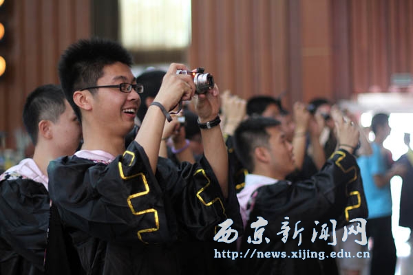 西京学院2011届毕业生学士学位授予仪式隆重举行