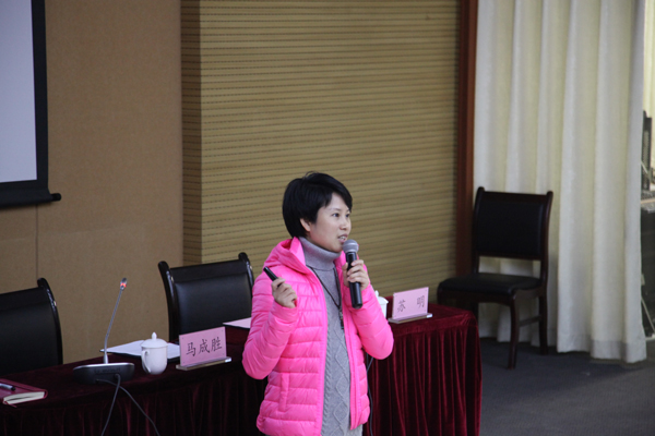 2014-2015学年第一学期中期总结会举行