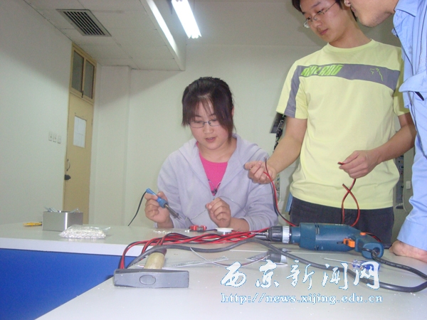 【机电工程系】学生生产LED显示屏纪实