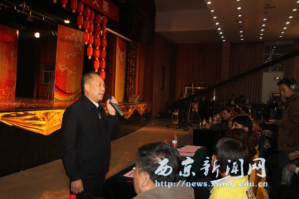 我校红色十月教职工秧歌舞比赛举行