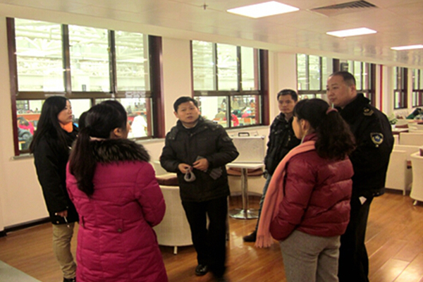 区卫生监督所到我校进行卫生专项检查