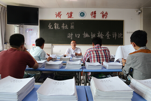 【允能社区】开展辅导员学生对口协议教育手册检查工作