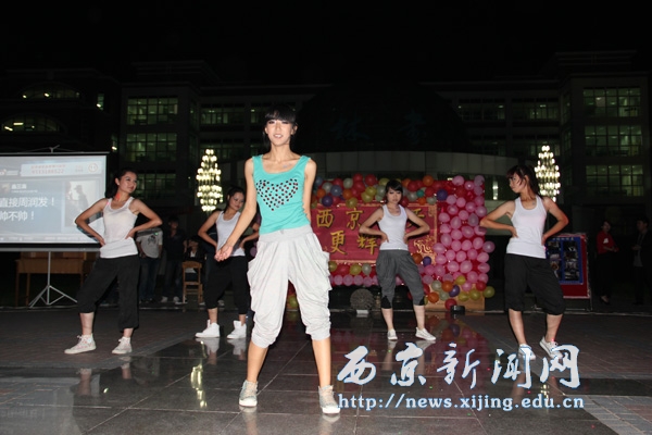 【艺术学院】2012级新生文艺晚会举行