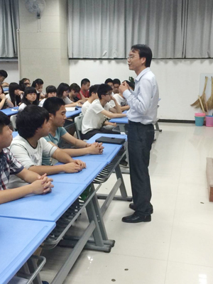 【经管二系】马成胜与学生讨论书院制改革