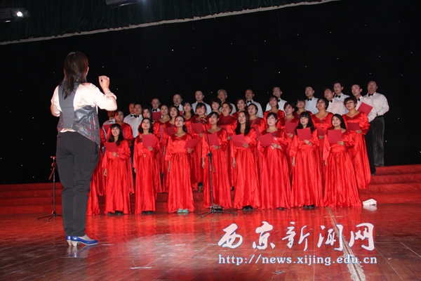 喜迎十八大教职工歌咏比赛举行