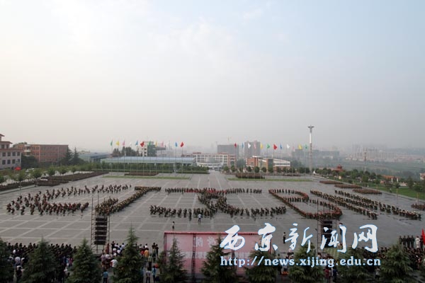 2010级新生军训汇报表演暨表彰大会举行
