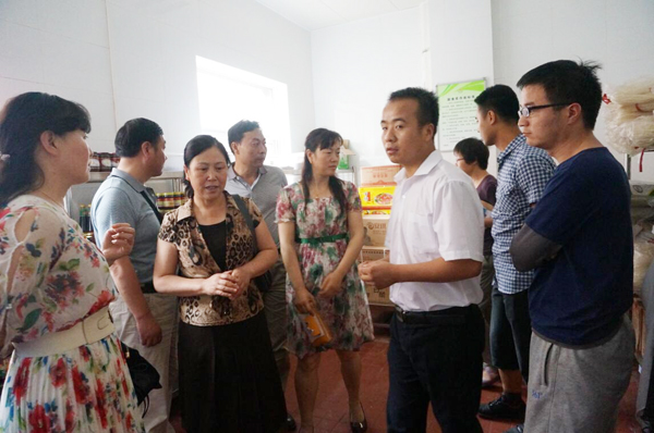 教职工伙食管理会议举行
