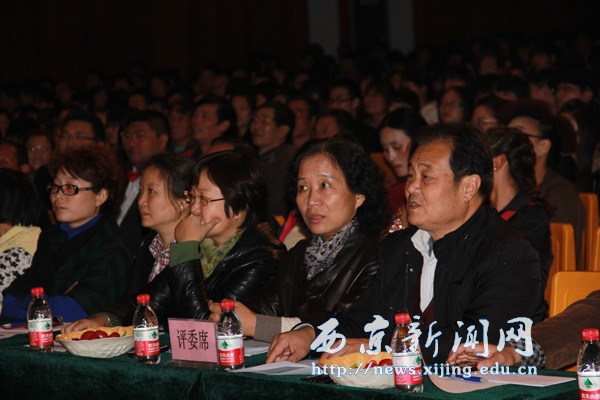 喜迎十八大教职工歌咏比赛举行