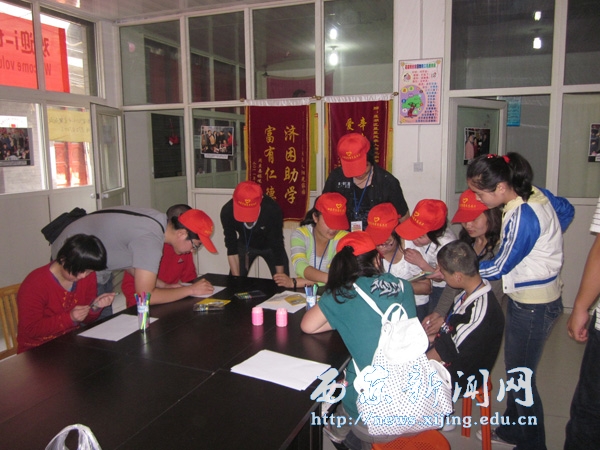 【管理科学系】志愿者走进残疾人家园献爱心