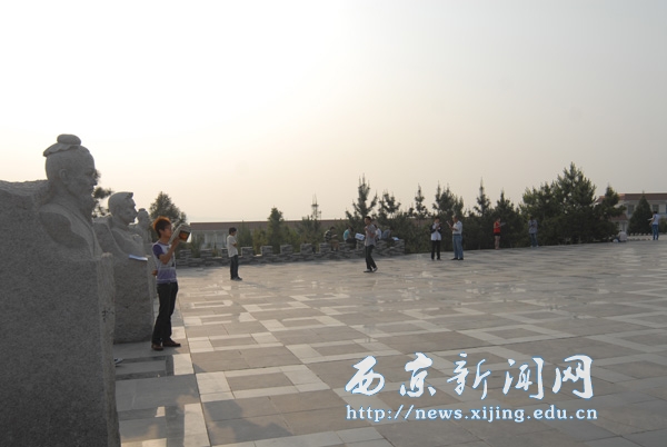 满城盛开长安花 西京园里好读书