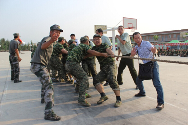 2014级军训师拔河比赛举行