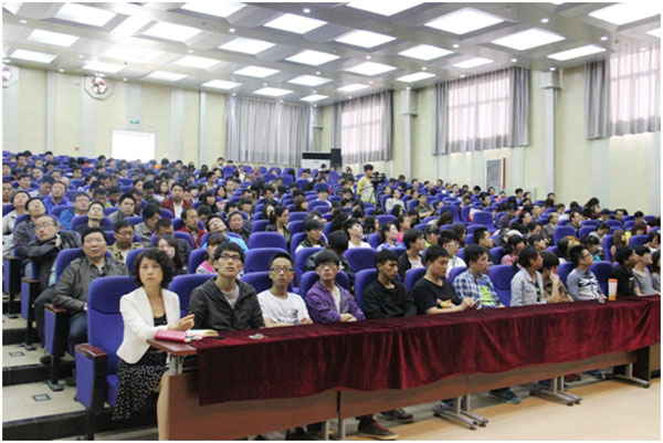 万钧·名师讲坛报告会举行