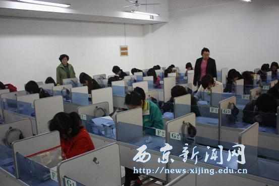 【人文科学系】174名学生参加英语专八考试