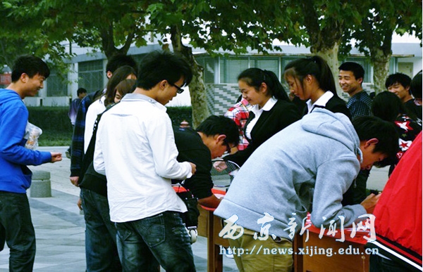 【管理科学系】举行遵守校纪校规签名活动