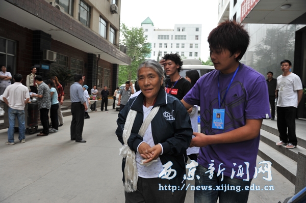 我校学生夏加旦周在医院参与志愿服务受表扬