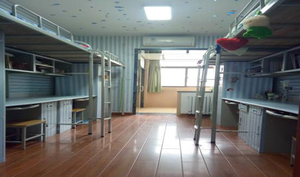 西京学院三人间宿舍图片