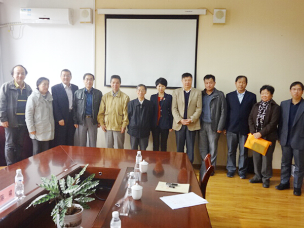 我校研究生培养中期考核专家咨询反馈会举行