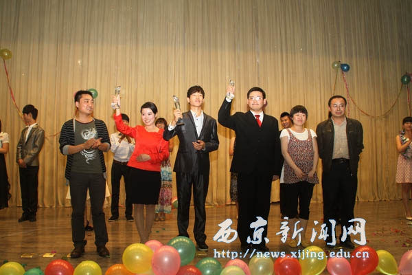 首届主持人大赛总决赛举行