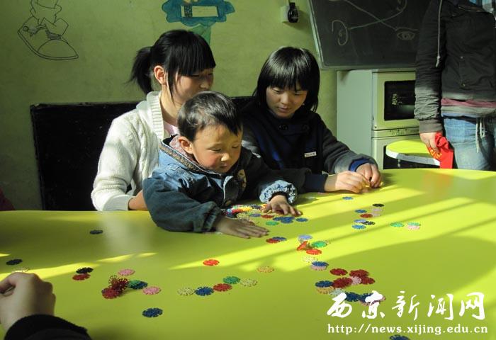 【管理科学系】学子赴西安心心特殊儿童发展中心献爱心