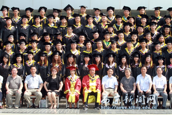 西京学院2012届毕业生学士学位授予仪式隆重举行