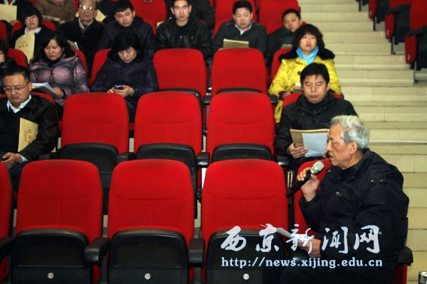 我校二届三次教代会汇报发言举行