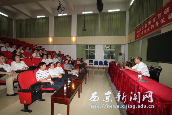 高等教育自考社会助学工作培训会与会代表参观考察我校