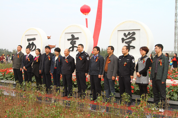 我校南门开放剪彩暨揭牌仪式隆重举行