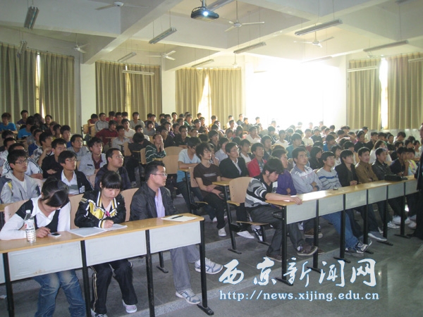 【汽车学院】举办 “大学生活规划”报告会
