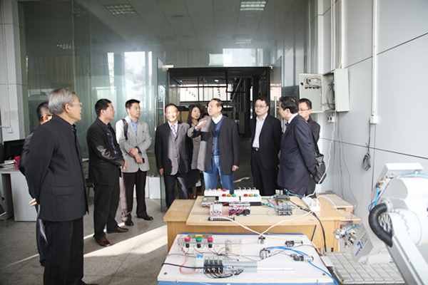 我校2014年能力提升工程实施情况汇报会举行