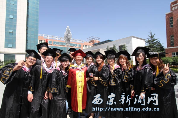 西京学院2011届毕业生学士学位授予仪式隆重举行