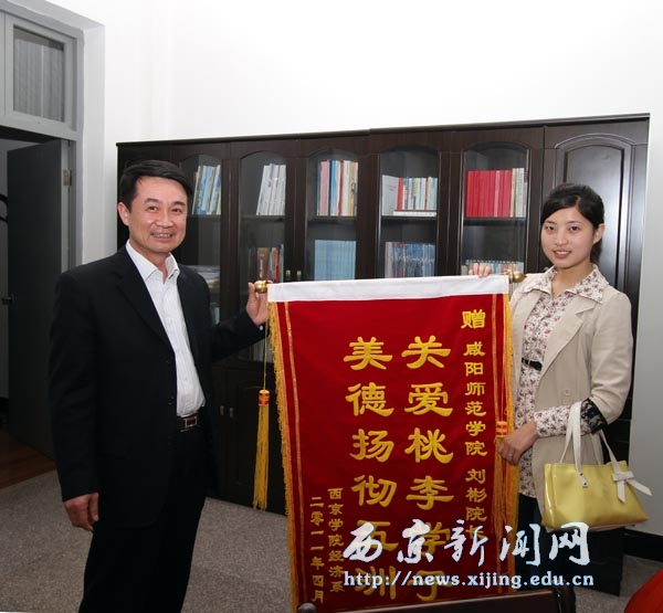 考生证件掉进水栅事件后续报道