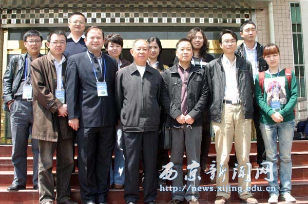 “四报一网”走进西京园