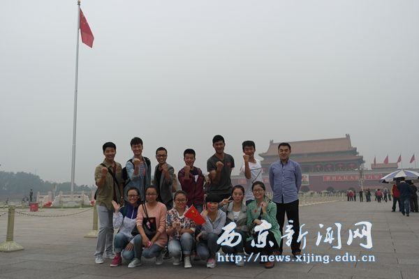 我校组织学生赴天安门观礼升旗仪式