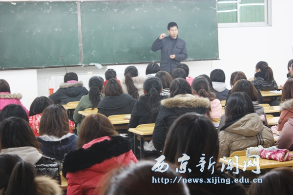 【人文科学系】提高英语学习效果讲座举行