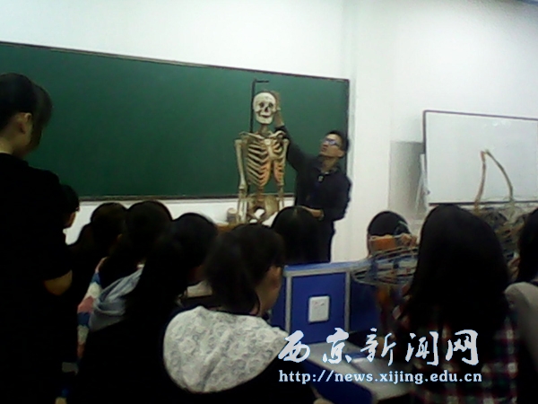 【医学护理系】将理论教学搬到实验室