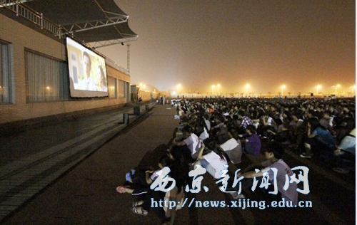 组织师生观看教育影片《钱学森》