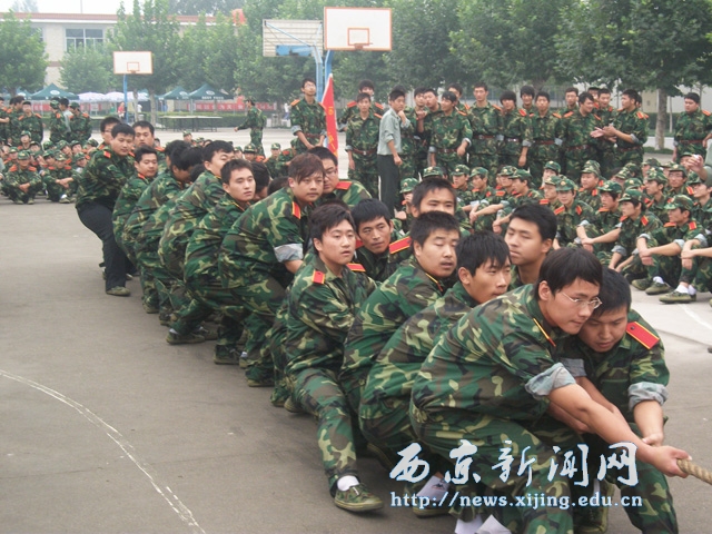 2012级新生军训歌咏比赛举行