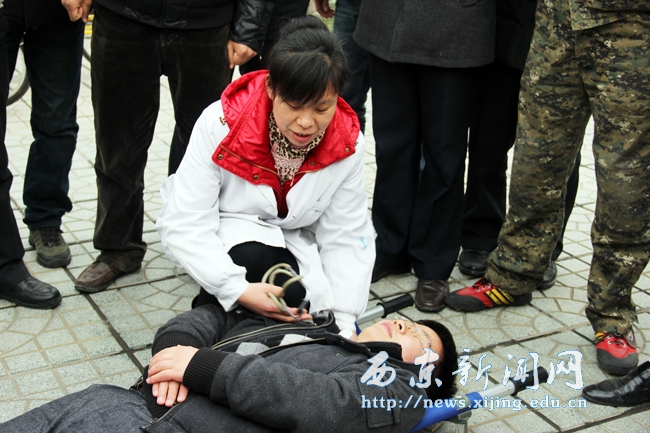 我校举行学生意外事件处置应急演练活动