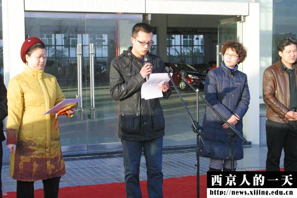我校法制教育月暨珍爱生命遵守交通法规签名活动启动
