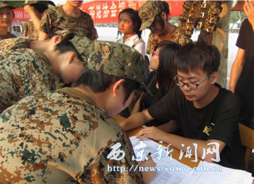 2012年学校各社团纳新活动火热举行
