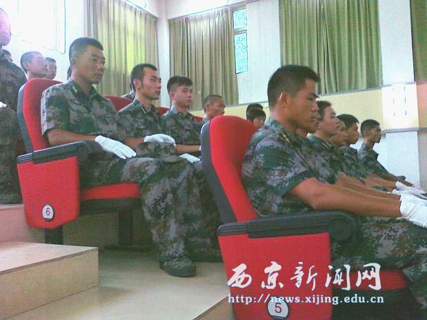2013级新生军训教官见面会举行