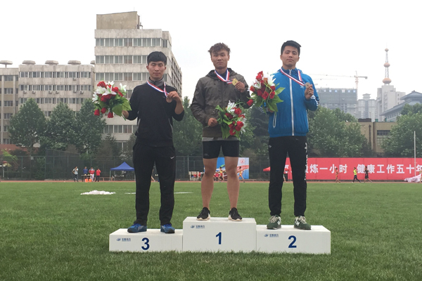 我校学生在大学生田径运动会获佳绩