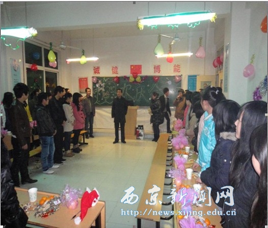 【文理学院】各班举行迎新春祝圣诞联欢会