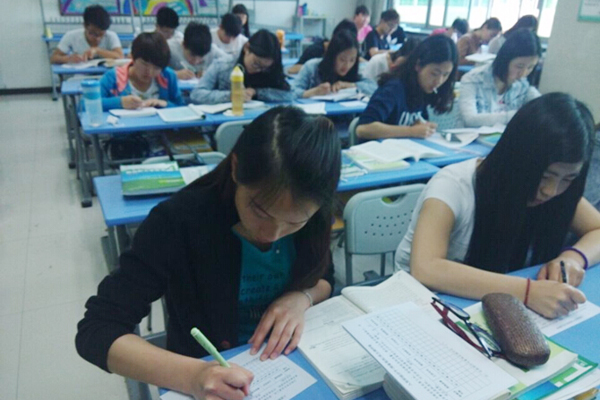 坚持党员发展标准 严格推荐培养程序