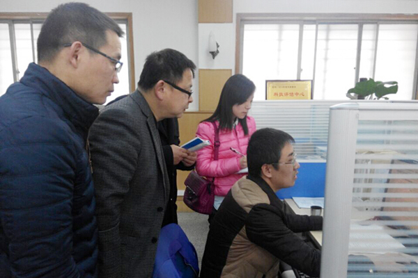 教师赴省科技技术信息研究所调研