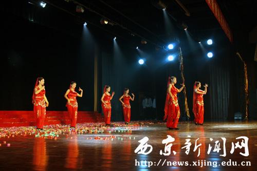 【校务办公室】积极为“招生总结表彰暨慰问演出大会”筹备节目