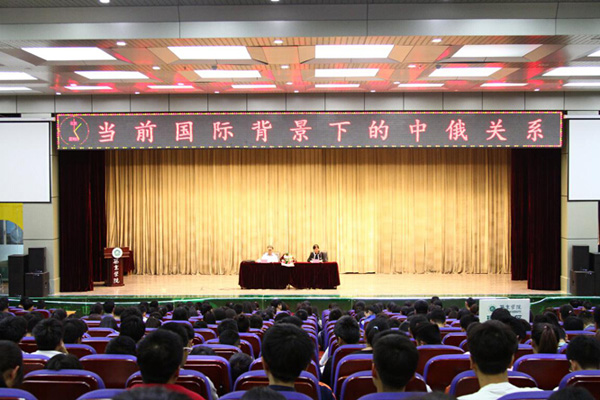 前外交官高玉生大使来我校作报告