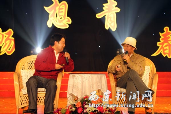我校举行“绿色之旅•唱响青春”开学文艺晚会