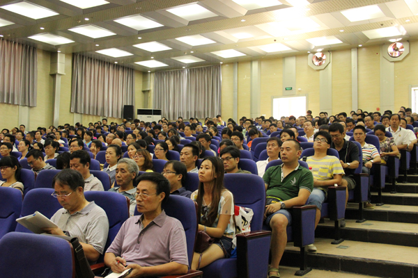 我校本学年第一次专任教师大会举行